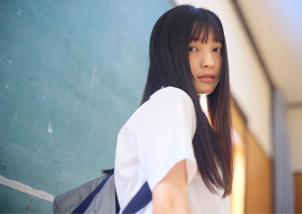 Captivating pose and graceful motion from Airi Hirata