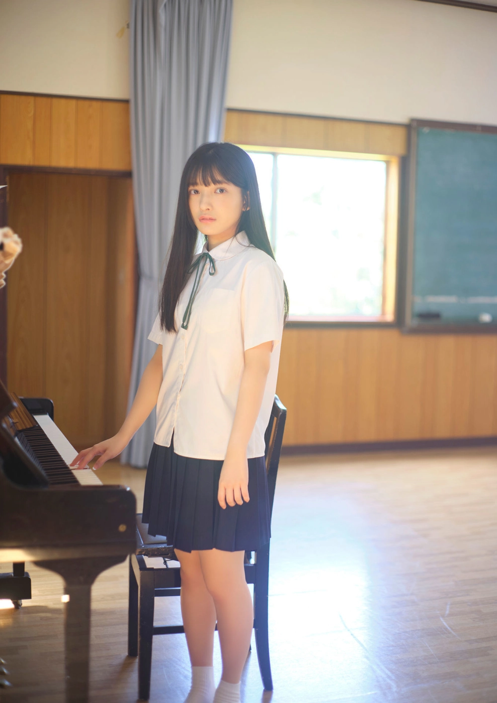 Japanese doll like eyes of captivating Airi Hirata star