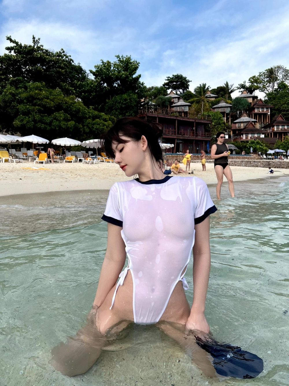 Aju looking chic in a modern outfit