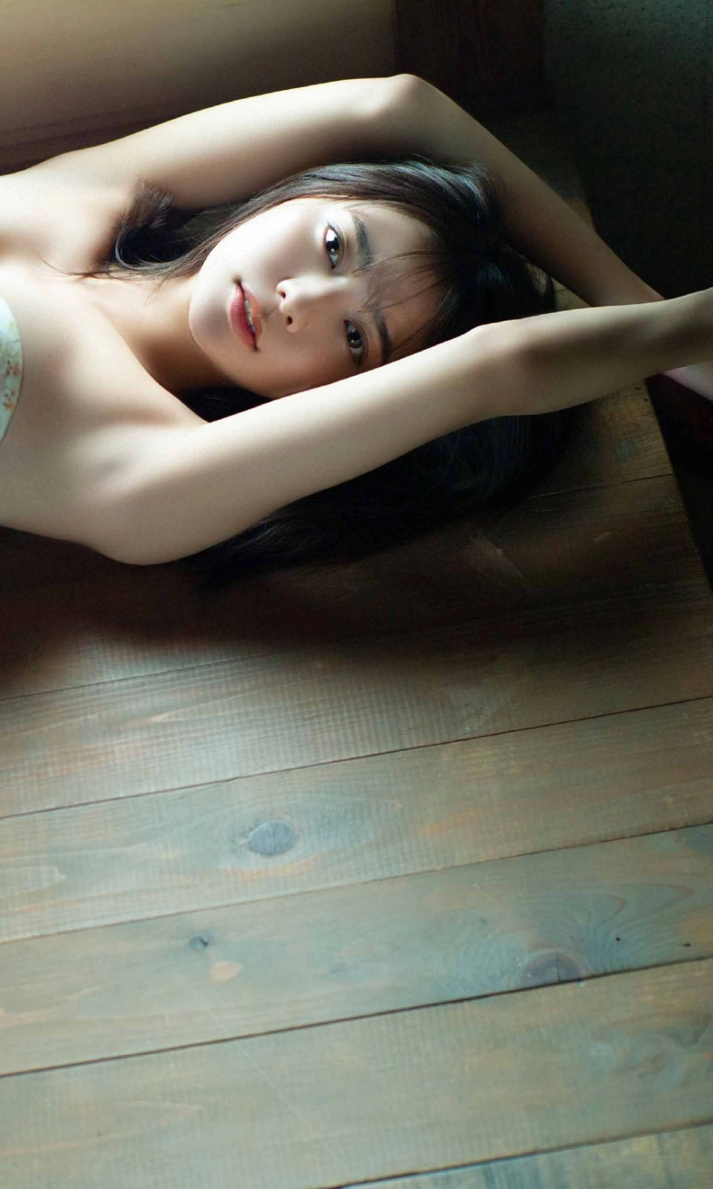 Magnetic presence of Asuka Kawazu felt