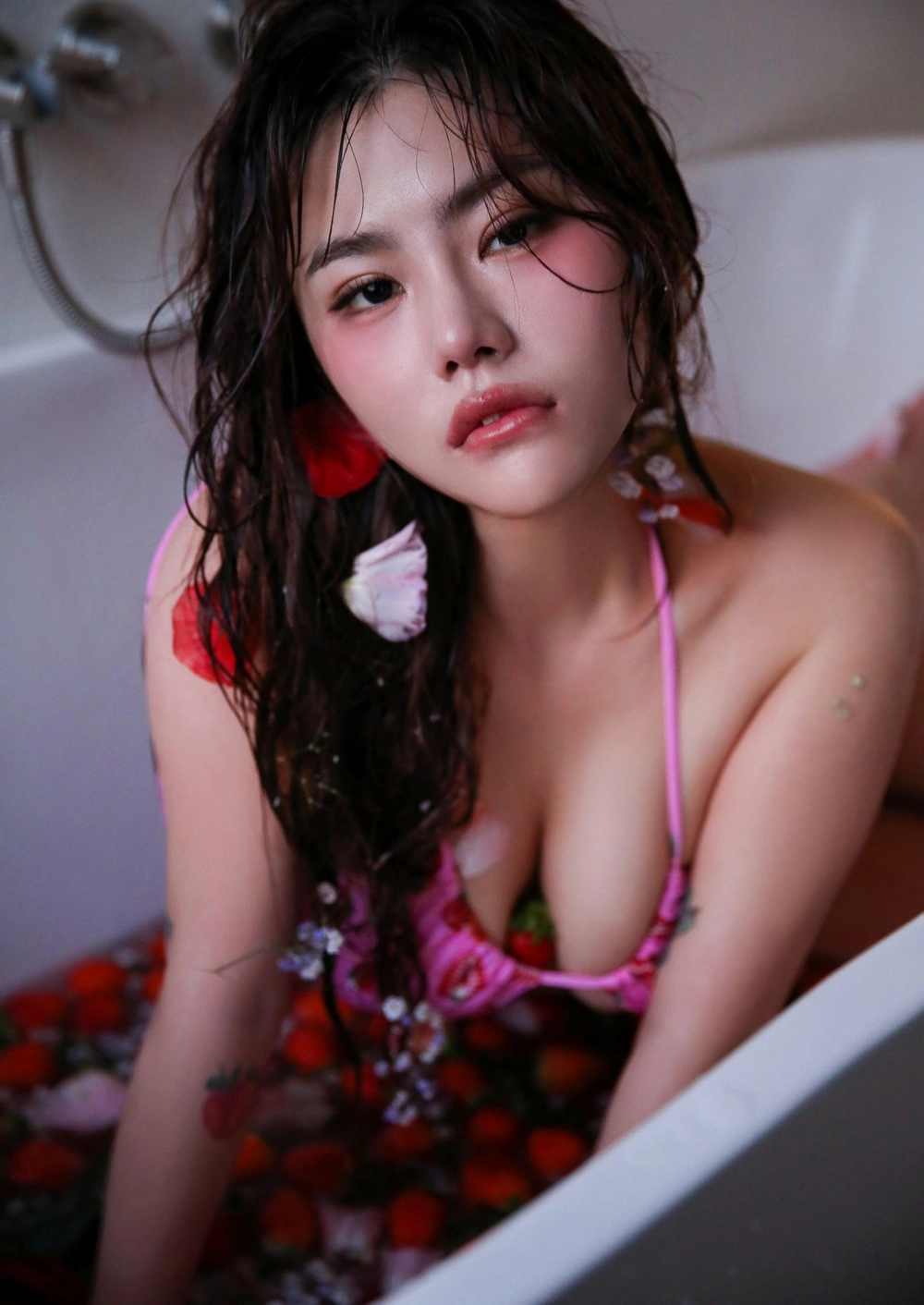 Frame the warm rhythm of Bani tales