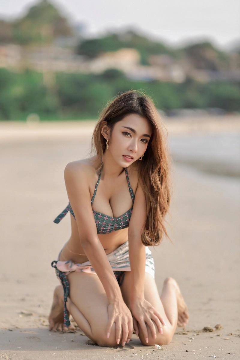 Thai goddess vibes radiate from B'Bomb Atomies