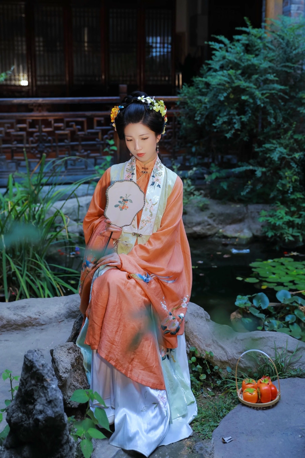 Bie Qiuyue in a stunning outdoor setting