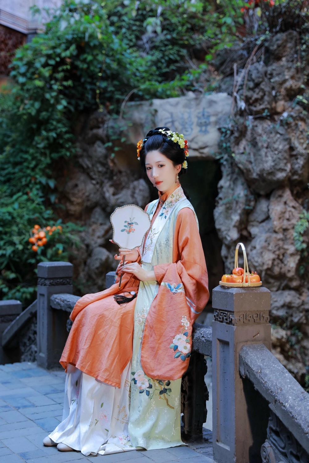 A creative outdoor composition with Bie Qiuyue