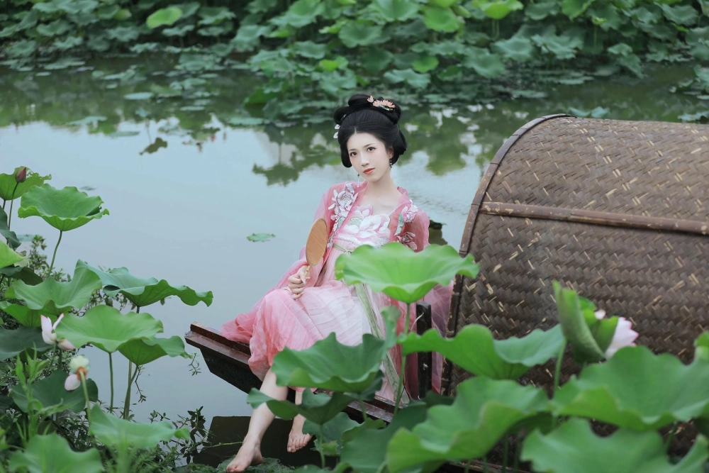 The serene and captivating Bie Qiuyue