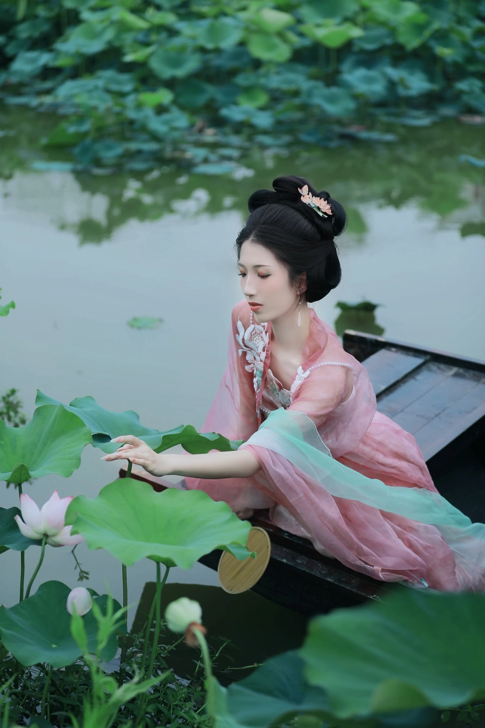Golden hour with the stunning Bie Qiuyue