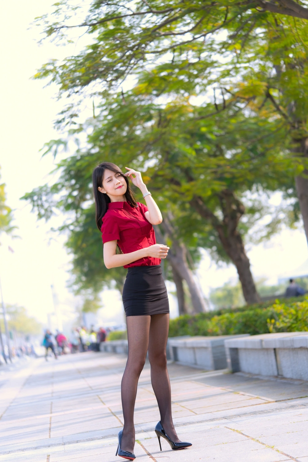 Sultry eyes and a dazzling smile, the perfect Boa Candy