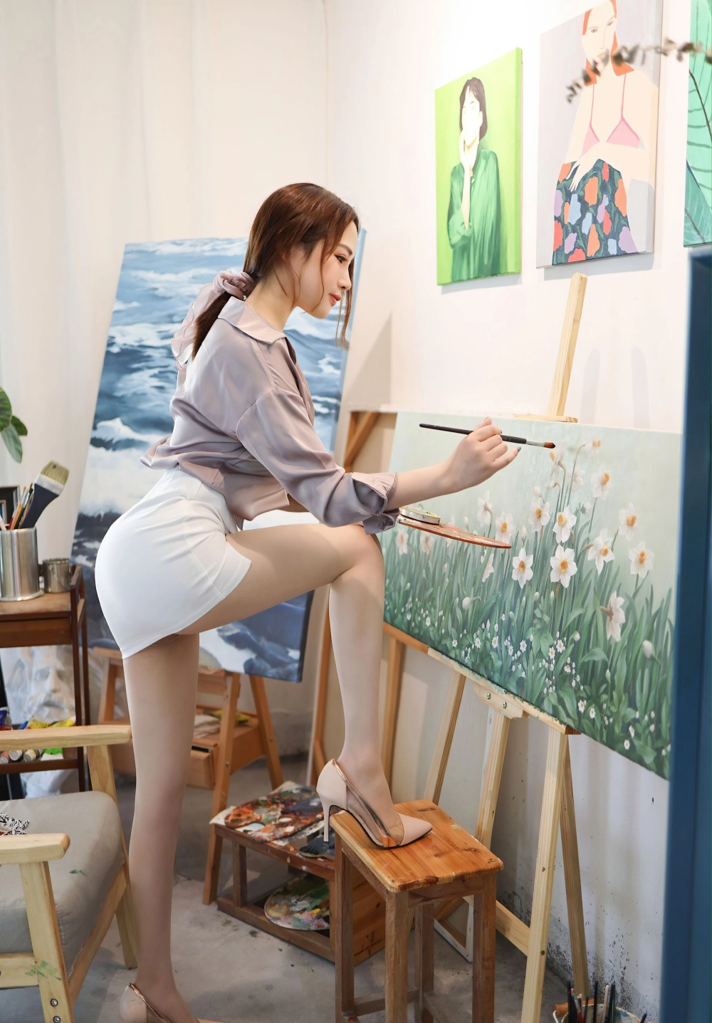 Cake shows off her perfect physique