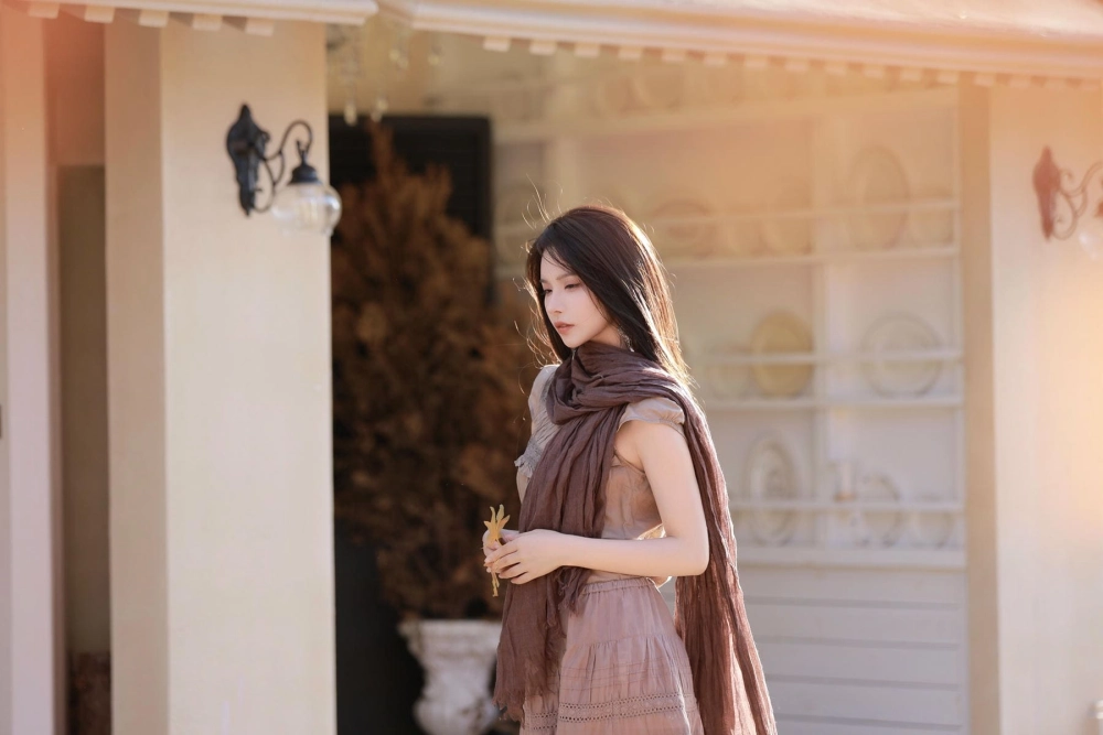 The endearing gaze of Cat