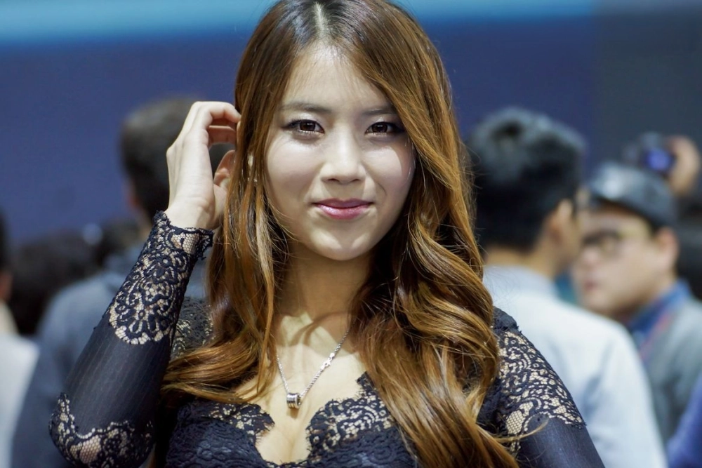 The world falls for Cha Zhener gentle smile