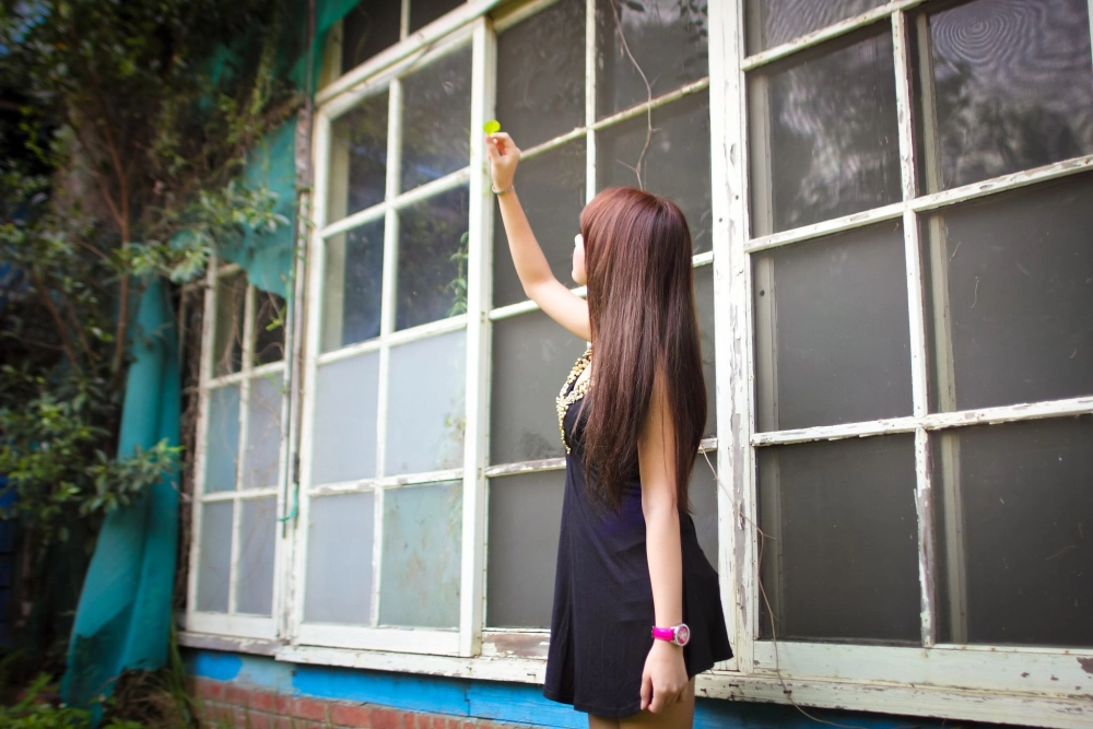 That mesmerizing smile is the trademark of Chen Yanan