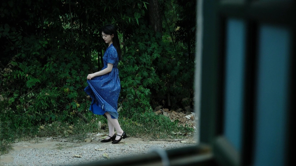 Chen Zihe enjoying the beautiful outdoors