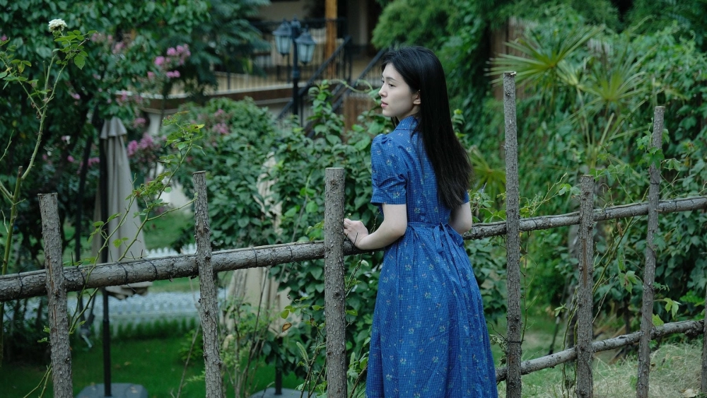 Chen Zihe exploring a scenic location
