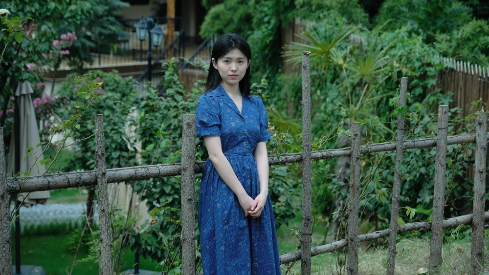 The sun-kissed beauty of Chen Zihe