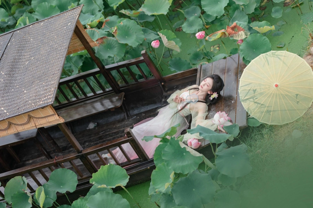 A sunlit portrait of Chi Yan Zai Zheli