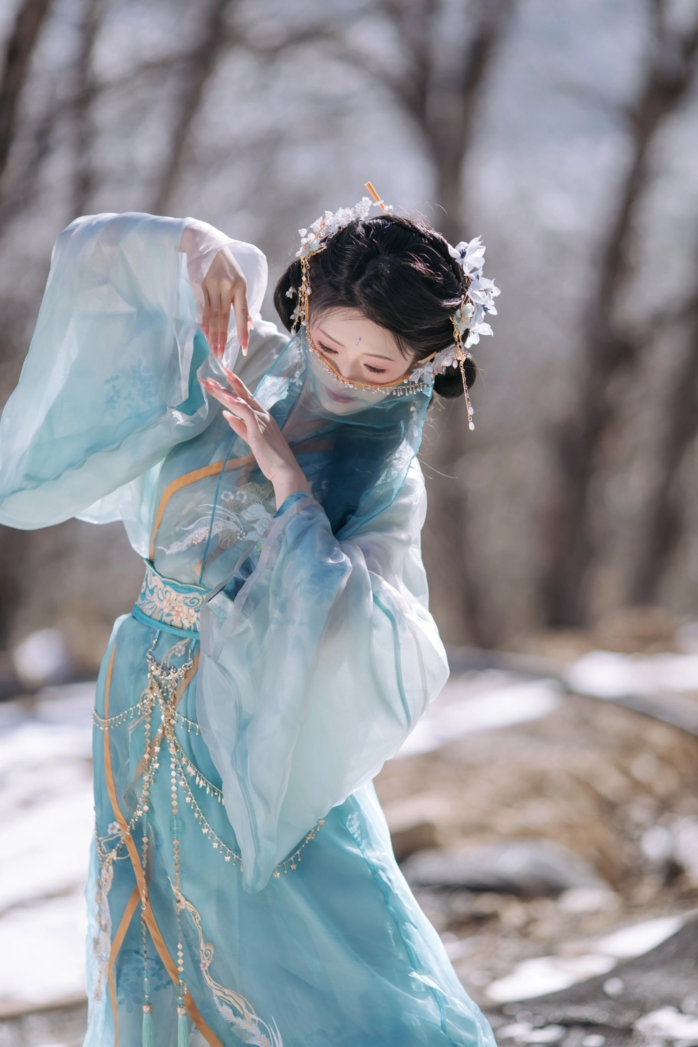 A classic outdoor pose by Chi Yan Zai Zheli