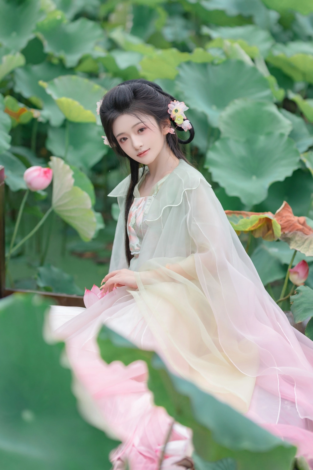 A perfect outdoor photo of Chi Yan Zai Zheli