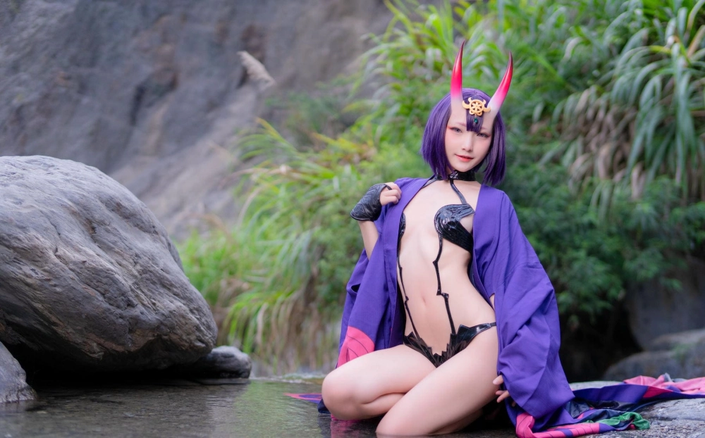 COSER Xiaoding's breathtaking sexy cosplay looks
