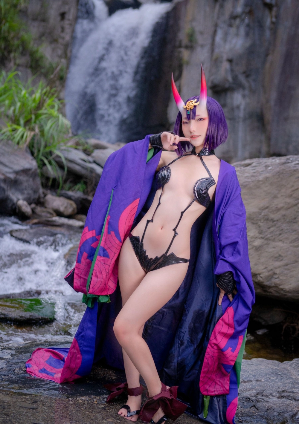 COSER Xiaoding brings the story to life