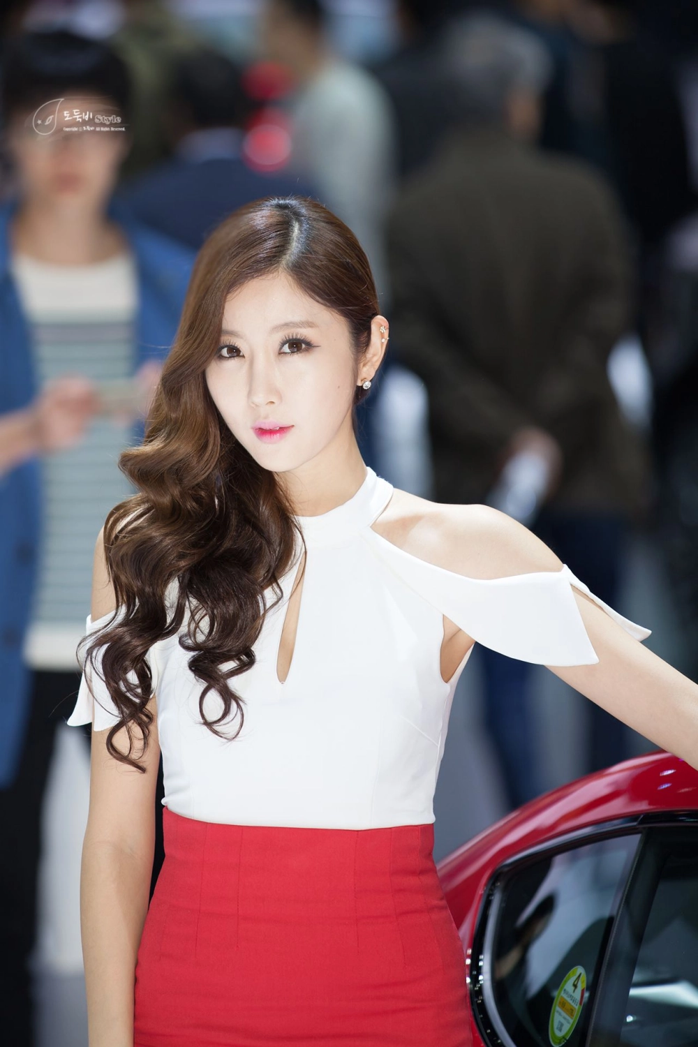 Discover the elegant charm of Cui Xingya today