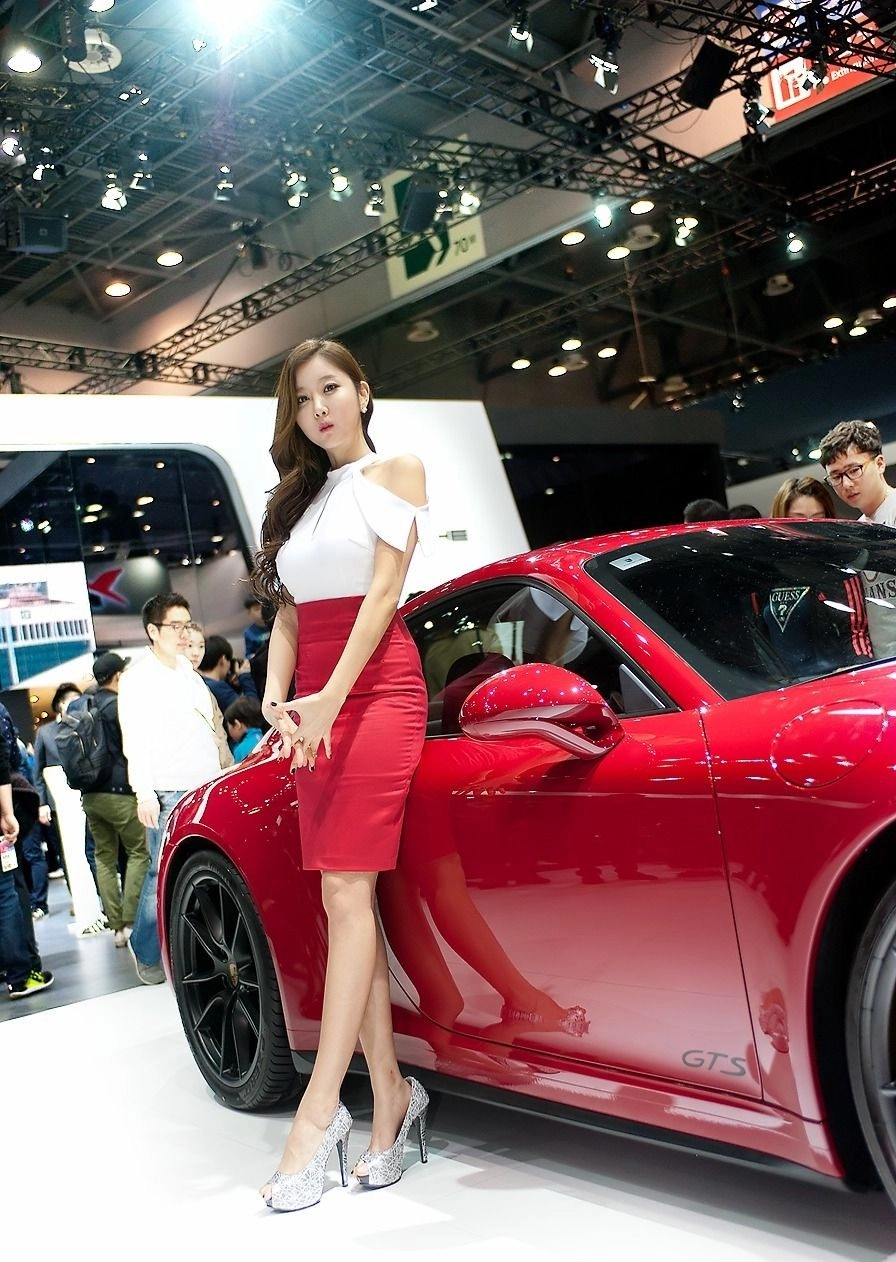 The irresistible beauty of Cui Xingya stands out