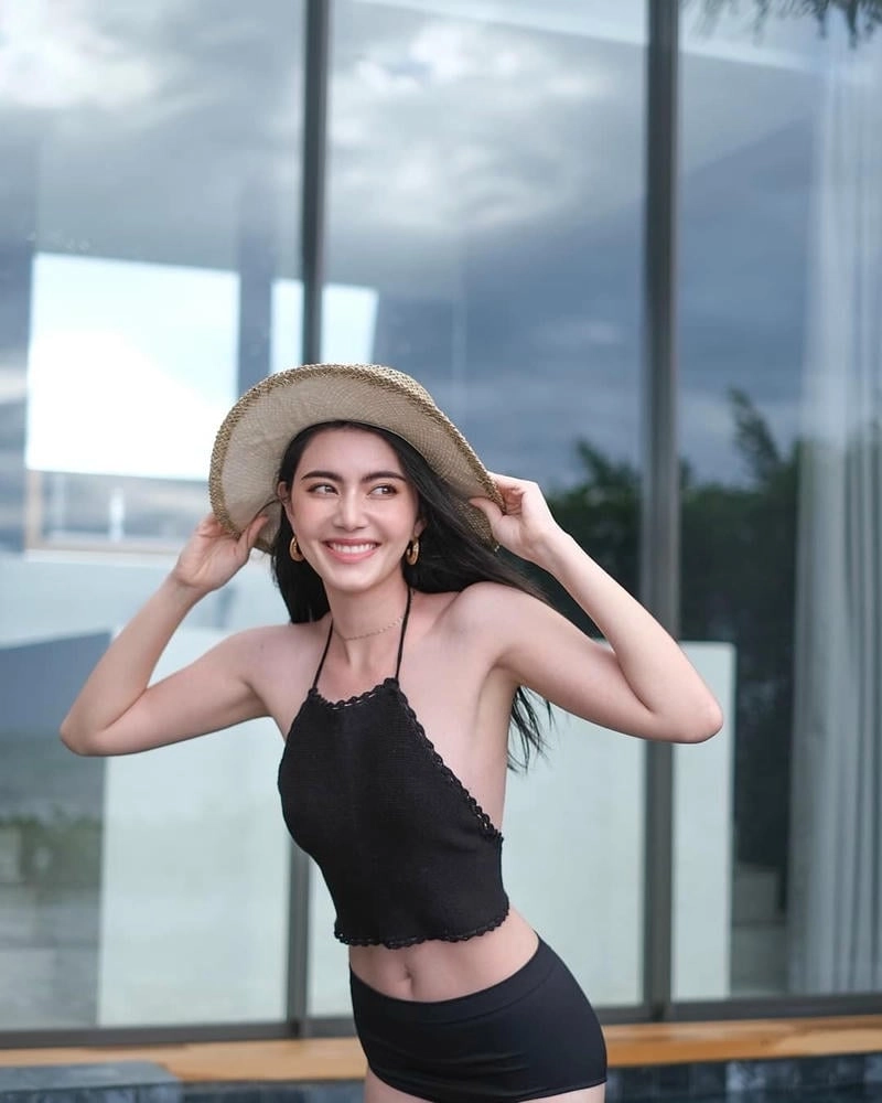 Stunning Davika Horne steals hearts everywhere she goes