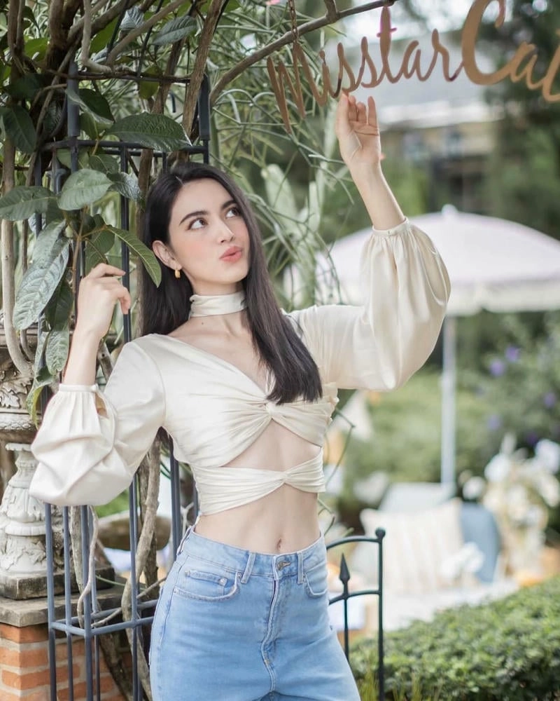 Every photo of Davika Horne radiates pure beauty