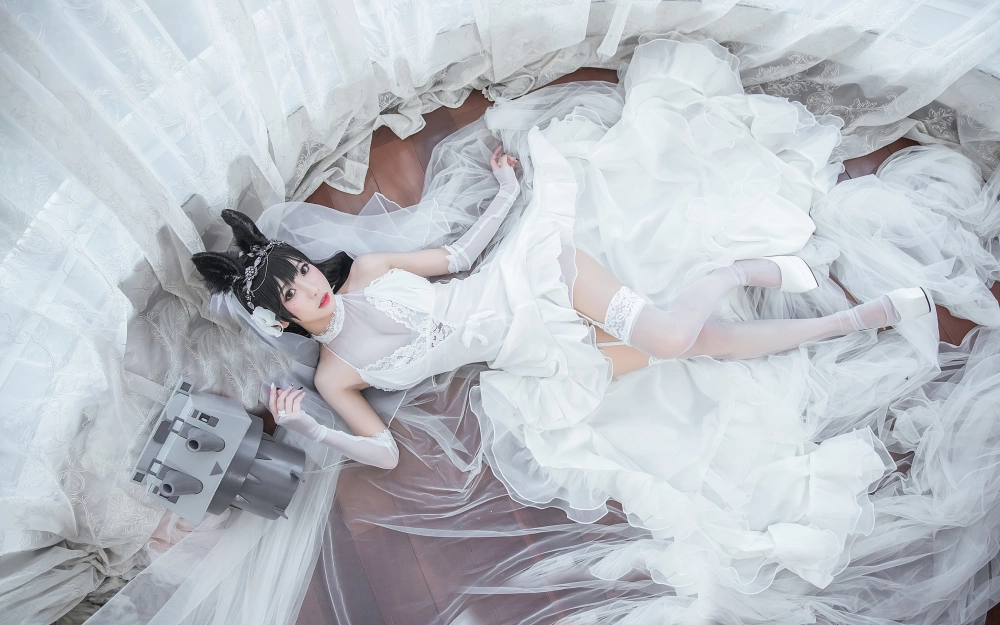 Devil in white - The ultimate sexy wedding dress gallery