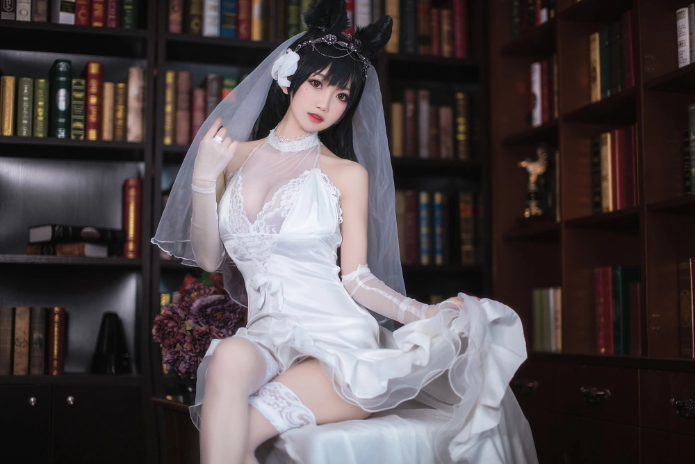 An angelic vision, Devil in white
