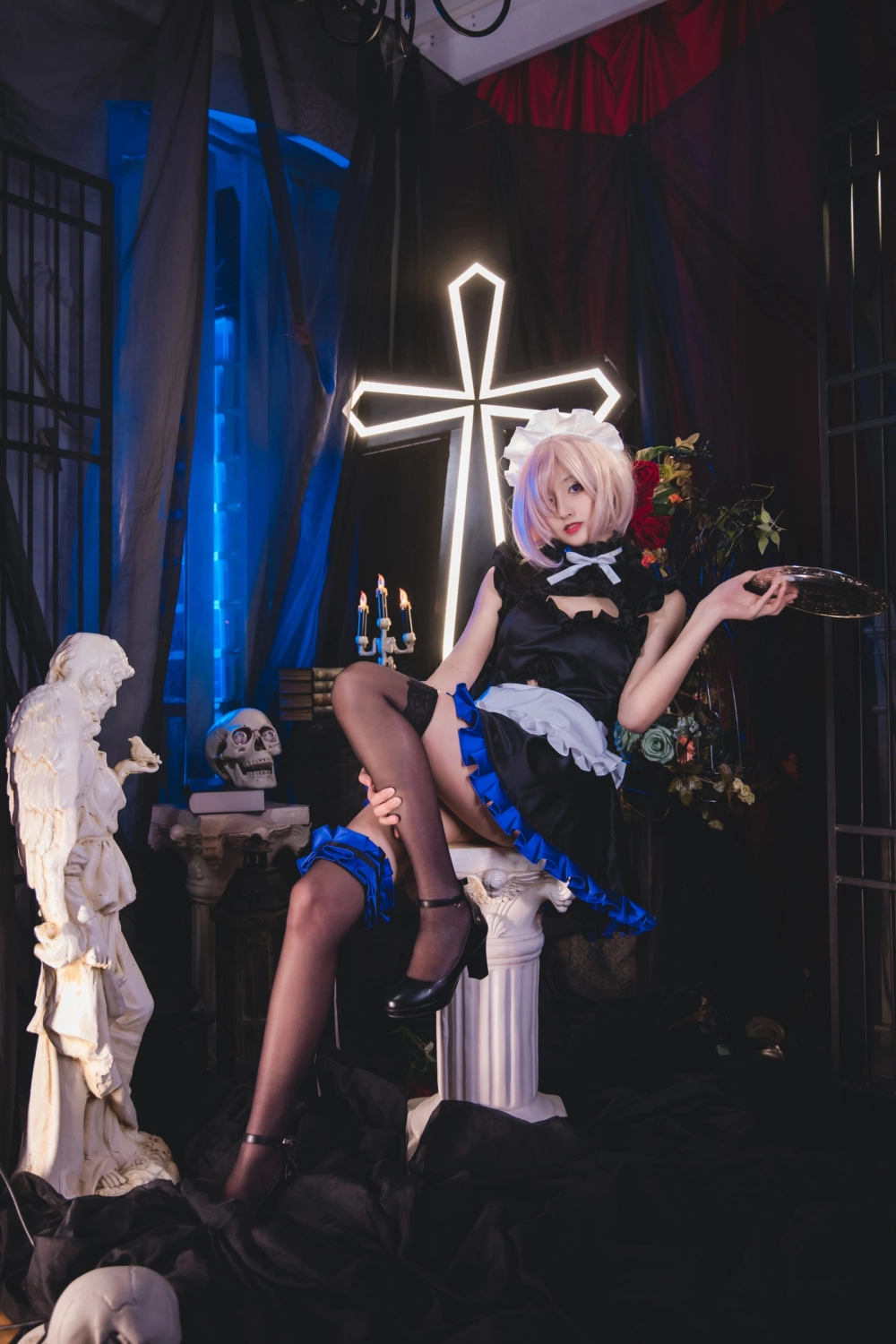 A bold and beautiful cosplay by Dongma Lusha