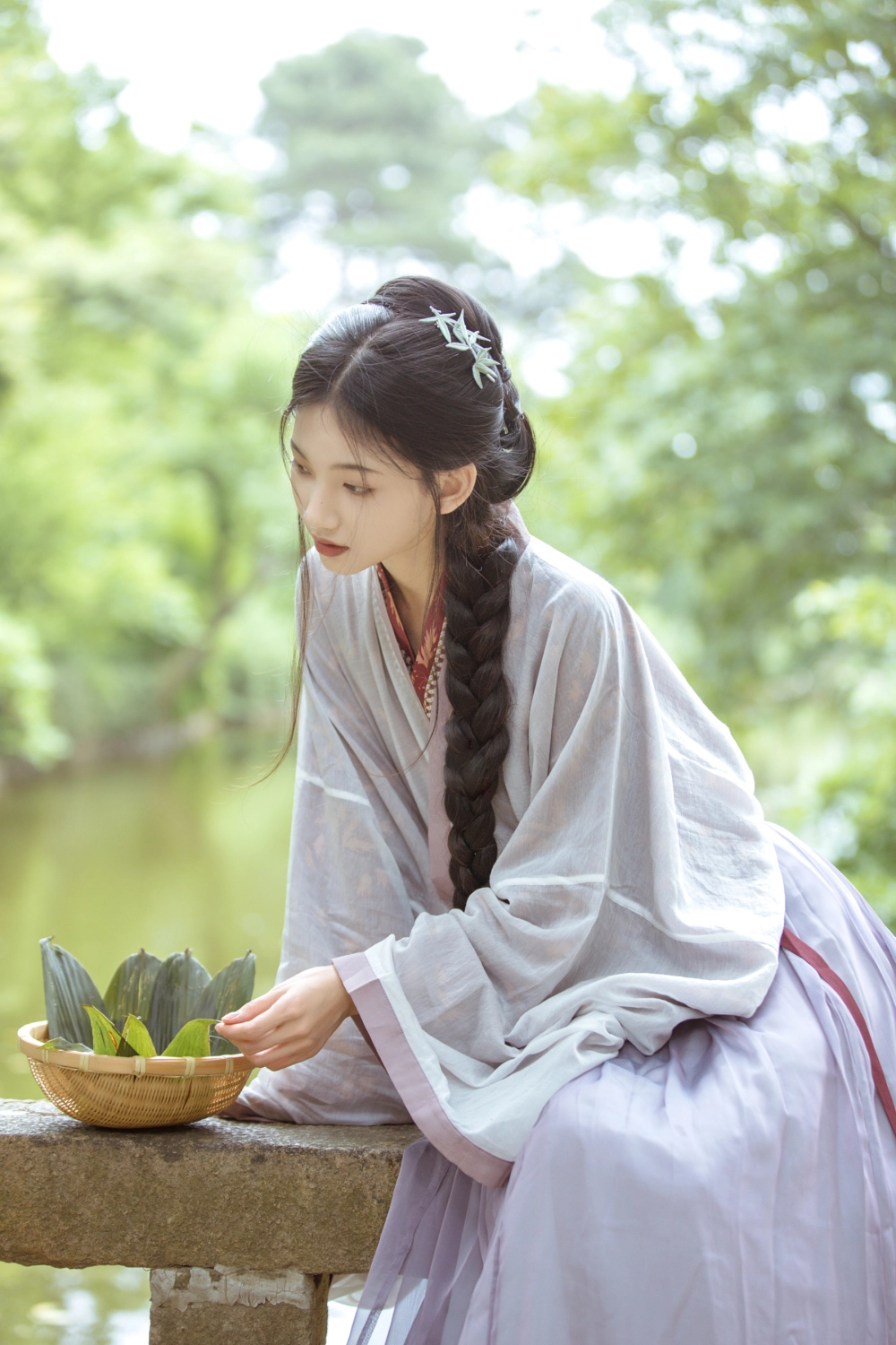 A classical pose from Er Yi Zhi