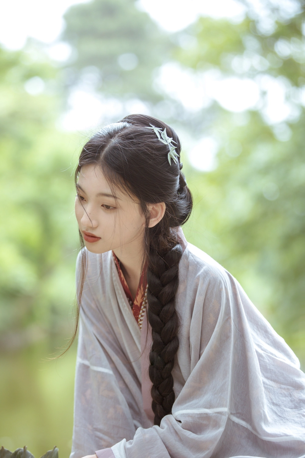 Er Yi Zhi's alluring and graceful gaze
