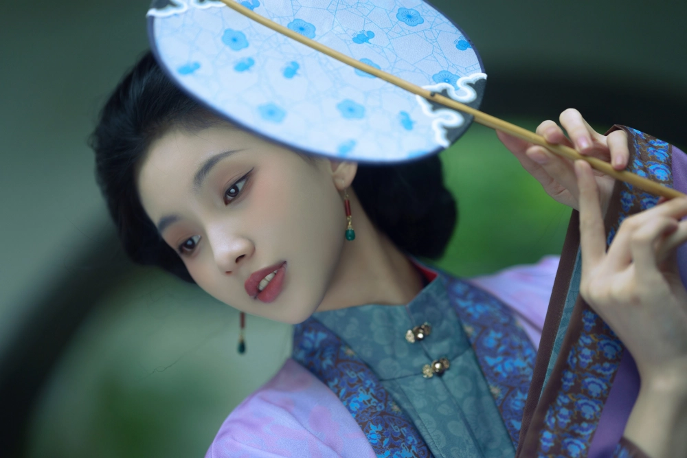The confident presence of Er Yi Zhi