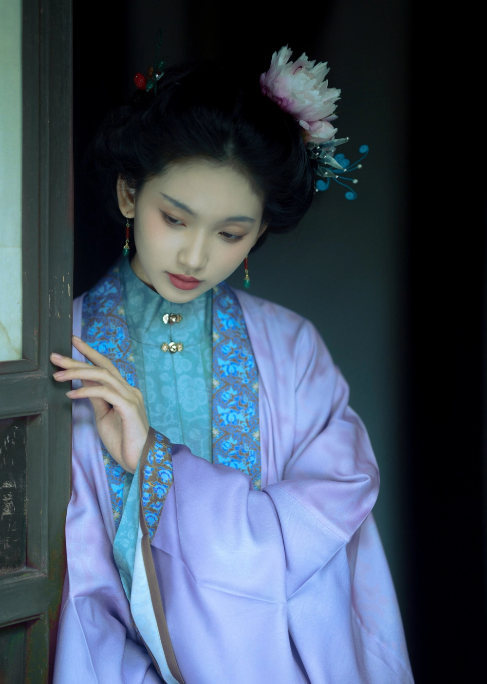 An unforgettable image of Er Yi Zhi