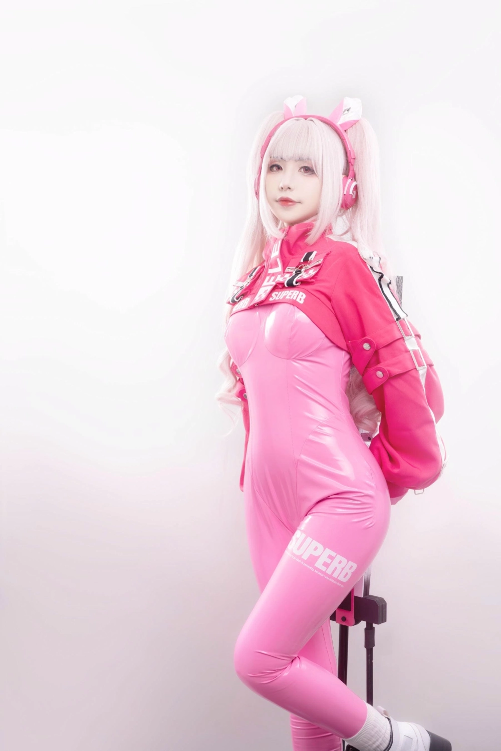Explosion girl Meow Xiaoji looking ethereal