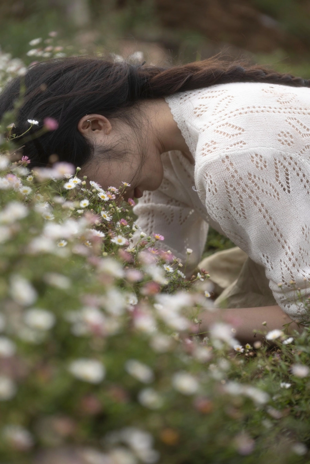 Fei Li Nini surrounded by lush greenery