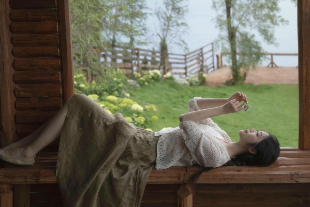 Fei Li Nini in a vibrant field of flowers