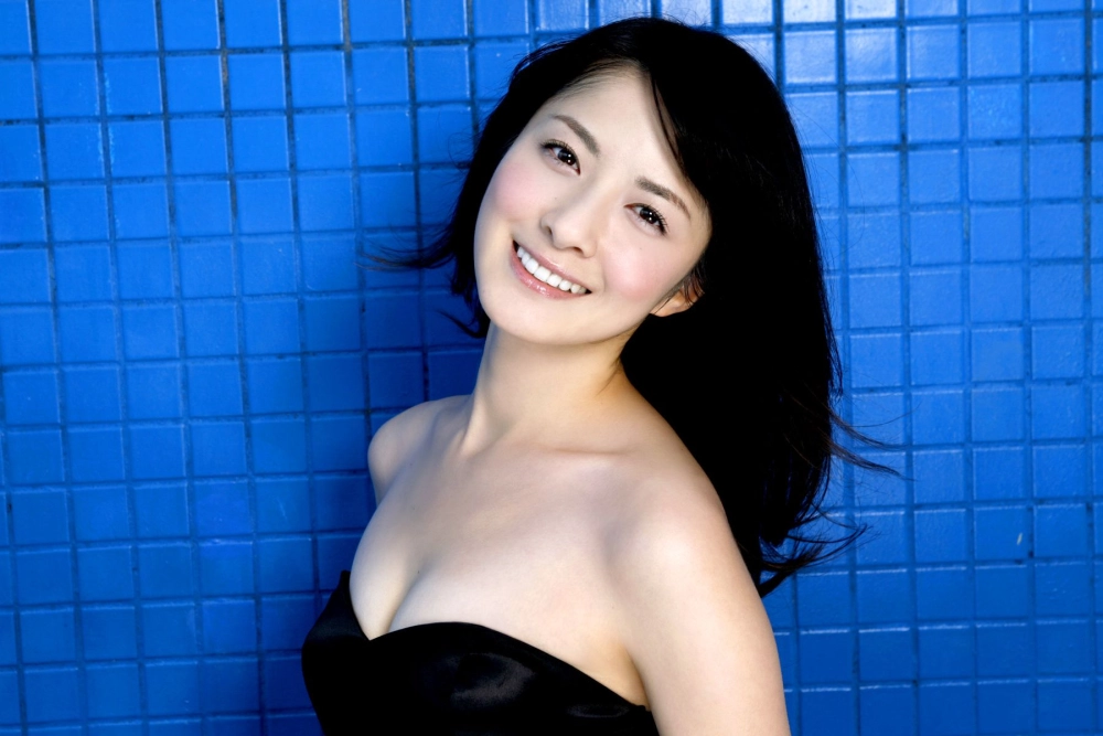 A moment of pure fascination with the magnetic Haruka Fukuhara 