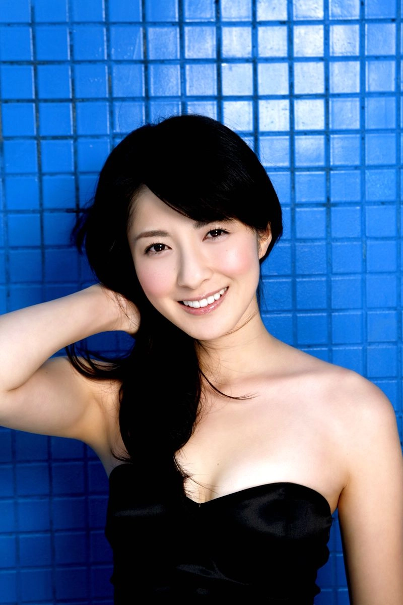The flawless beauty and subtle curves of gorgeous Haruka Fukuhara 