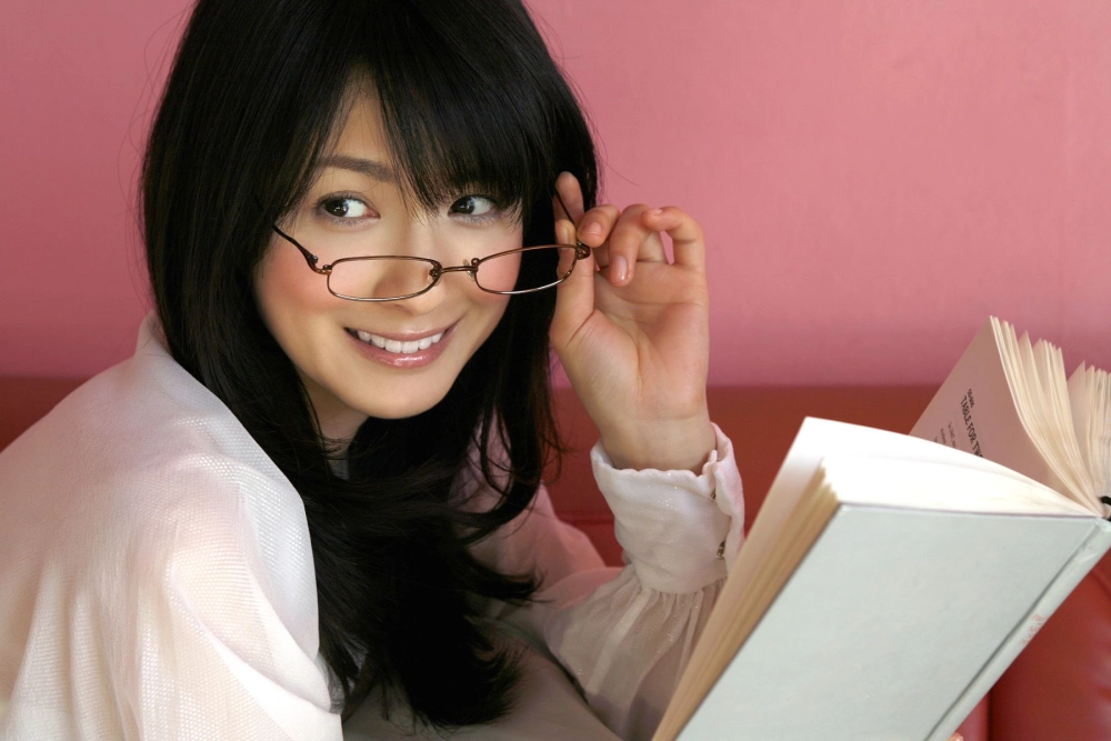 Haruka Fukuhara shines with timeless Japanese allure