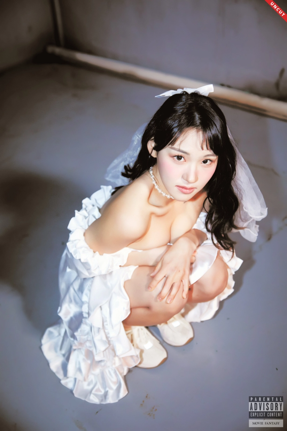 Hendoong in a classic wedding gown