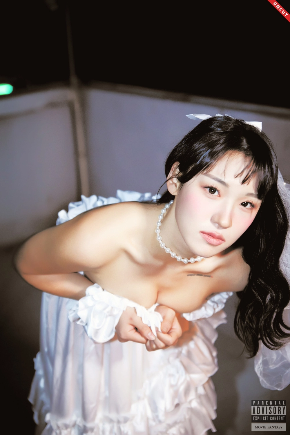 The radiant smile of bride Hendoong