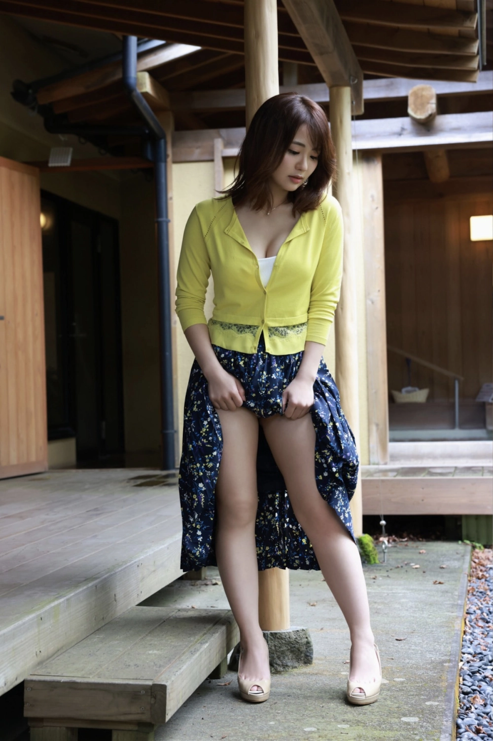 Hirajima Natsumi setting trends in Japanese gravure art
