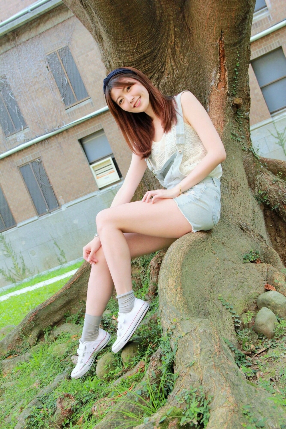 Her magnetic presence Huang Pinxuan shines bright