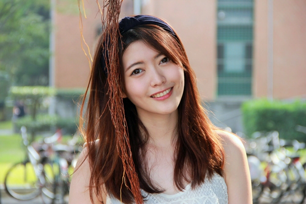 Huang Pinxuan redefines allure with every breathtaking pose