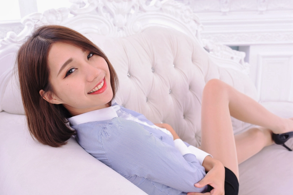 Taiwan's sensual goddess Huang Zhuxuan shines