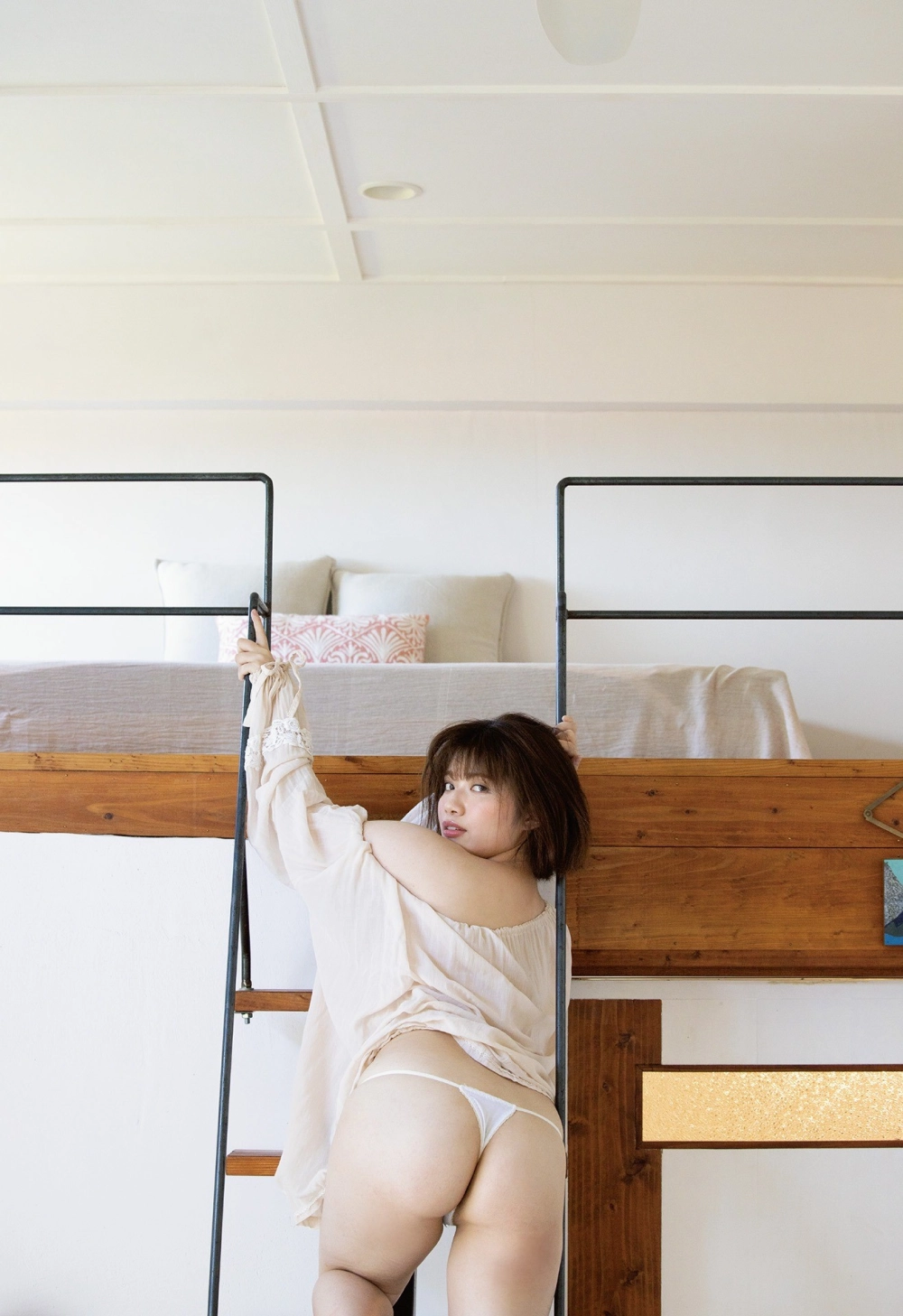 Witness the seductive artistry of model Ishihara Hope