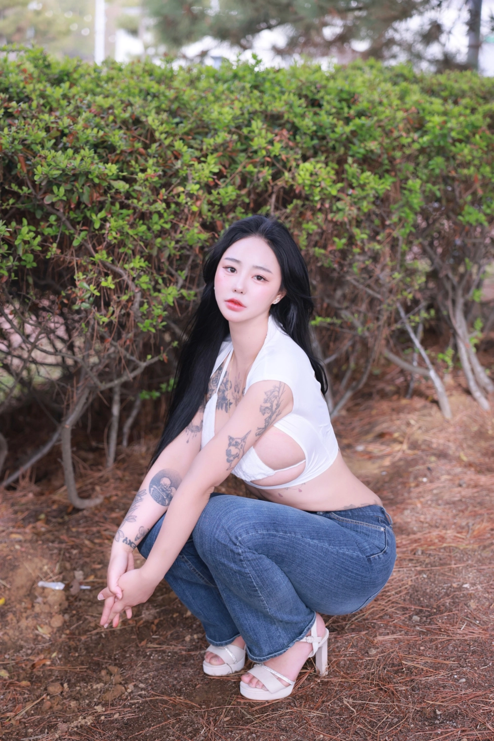 Jeon Bo-Yeon captivates fans with her beauty