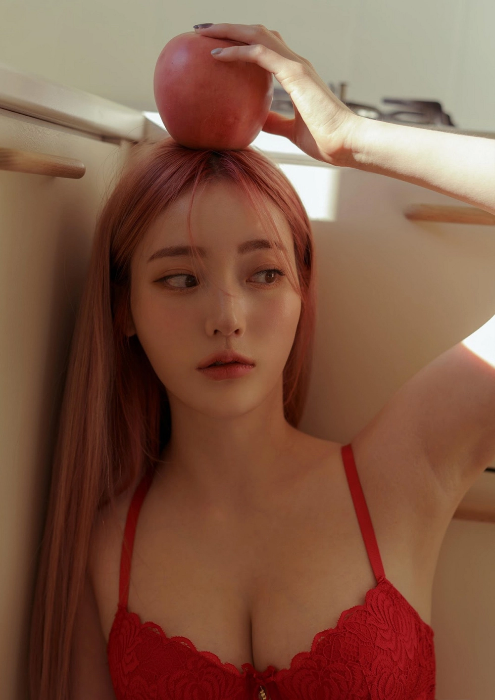 Jeong Ah reveals her style in casual outfits