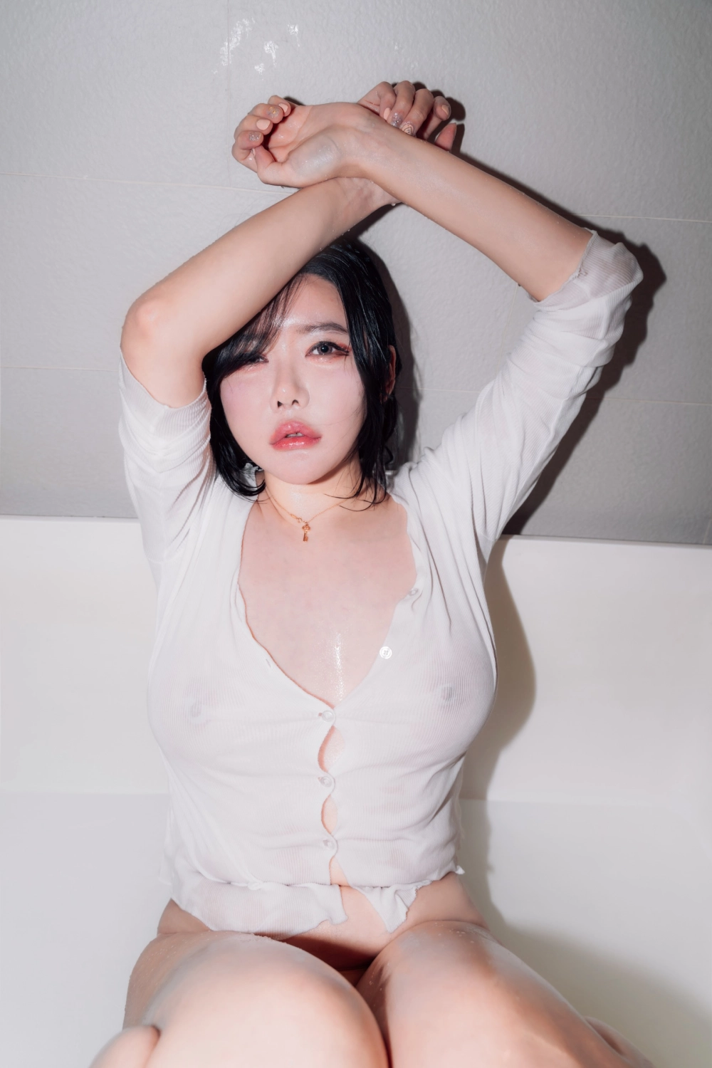 Jisu_a’s stunning visuals redefine modern fashion